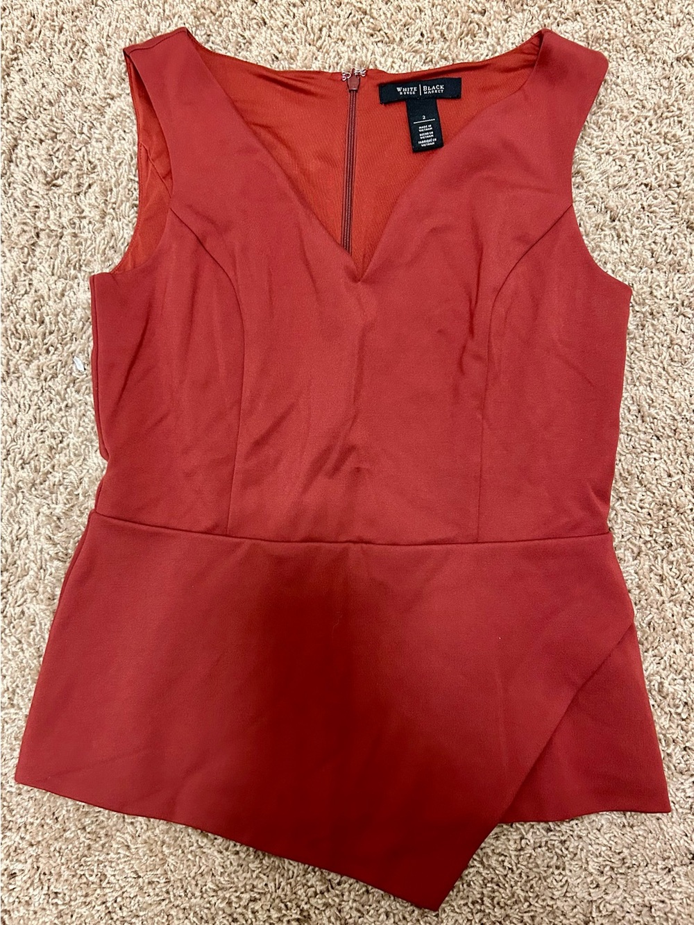 EUC Preowned White House Black Market Rust Red Peplum V-Neck Top Size 2